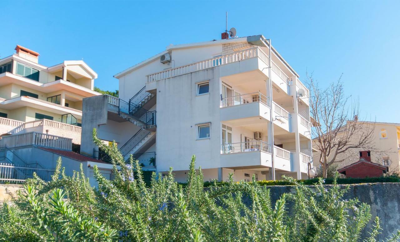 Apartment Ines Omiš Eksteriør bilde