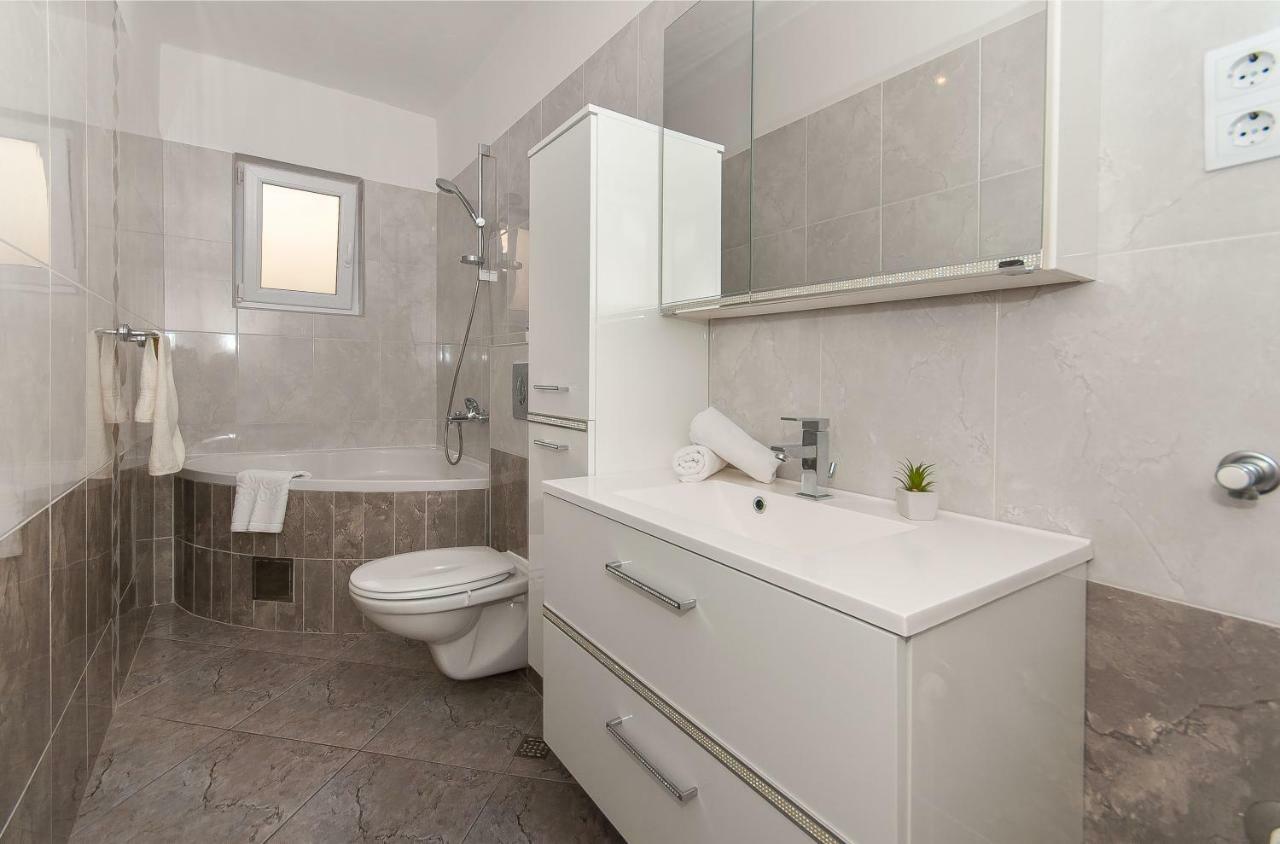 Apartment Ines Omiš Eksteriør bilde